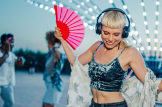 Festiwalowy look z drugiego obiegu? Tak tworzy się stylizacje z charakterem