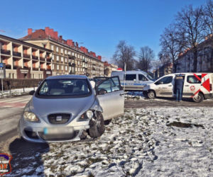 Kobieta włączyła się w Tychach do ruchu i zaczęło się piekło. Trzy samochody uszkodzone