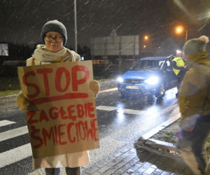 Blokowali rondo bo nie chcą smrodu. „Burmistrz sprzedał nasze zdrowie!”