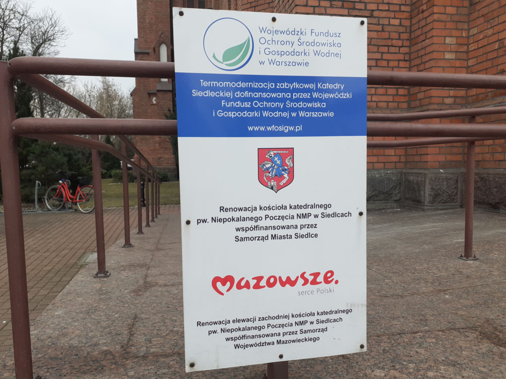 Jak wygląda Katedra pw. Niepokalanego Poczęcia NMP w Siedlcach z zewnątrz i w środku - marzec 2021