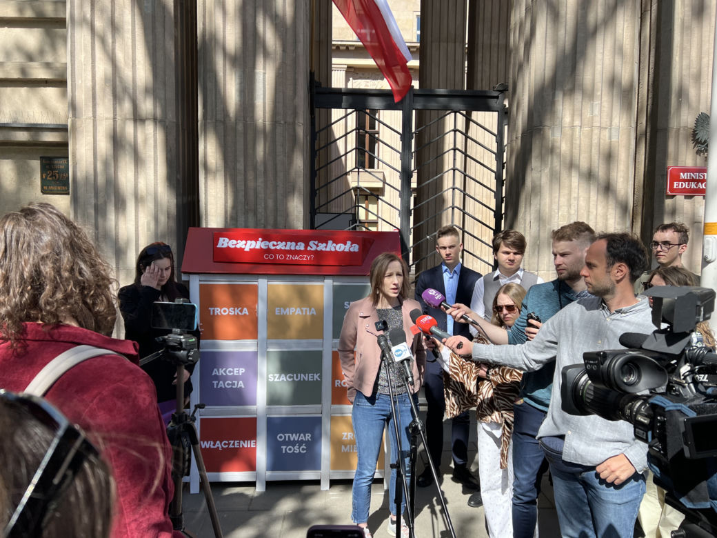 Ranking Szkół Przyjaznych LGBTQ+ 2023 - instalacja pod MEiN