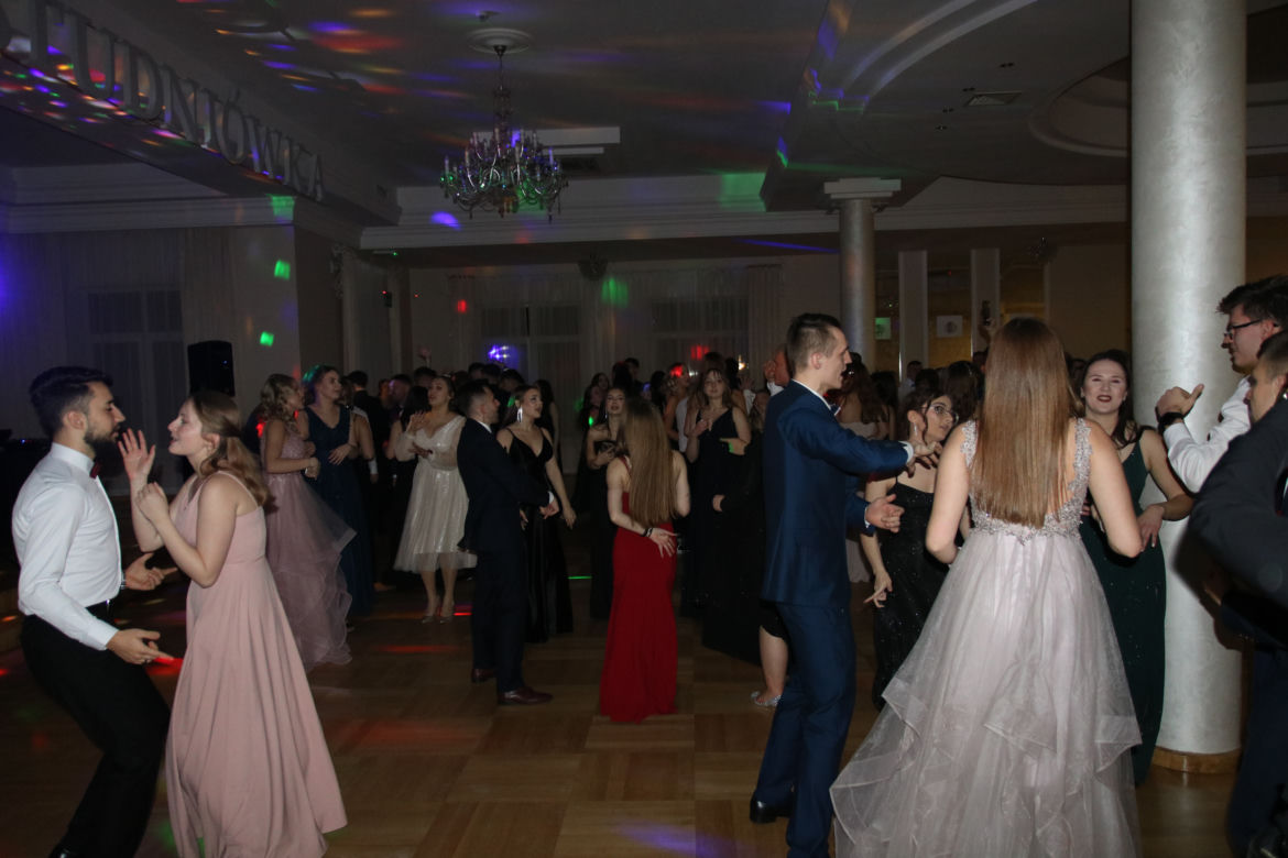 Zabawa studniówkowa Technikum nr 10 w Rzeszowie. Tak bawili się tegoroczni maturzyści [GALERIA]