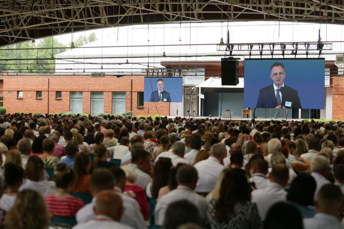 Kongres Świadków Jehowy 2024. W niedzielnych wydarzeniach wzięły udział tłumy