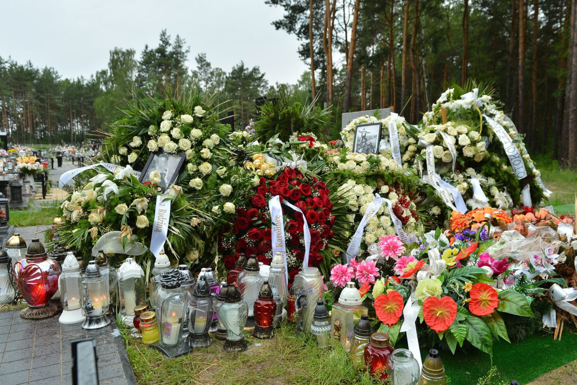 Grób zmarłej motocyklistki Karoliny z Zielonki