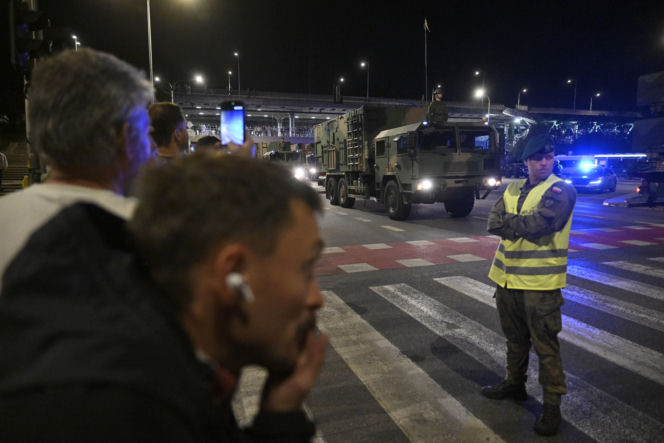 Nocna próba defilady wojskowej w Warszawie
