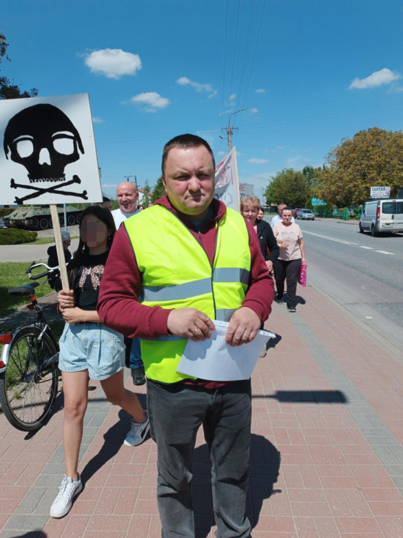 Mieszkańcy protestują: nie damy zabić się asfaltem. „Boję się o życie swojego półrocznego synka”