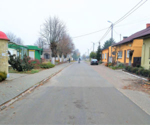 To miasto ma jeden najpiękniejszych ratuszy w województwie łódzkim. Jeszcze niedawno było wsią [GALERIA]