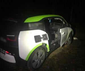 Wpadł gang złodziei samochodów. Właśnie demontowali elektryczne BMW