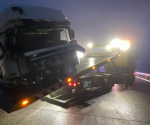 Dwie ciężarówki zderzyły się we mgle na autostradzie A1. Droga zablokowana