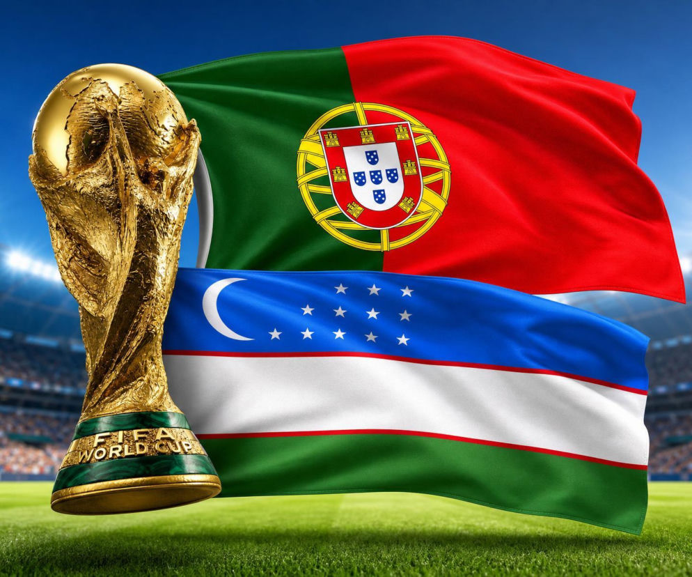 Trofeum Mistrzostw Świata FIFA na tle powiewających flag Portugalii i Uzbekistanu na murawie stadionu. Artykuł na naszym portalu zawiera wynik meczu i składy drużyn tych reprezentacji na Mundialu 2026.