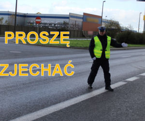 Policja przypomina sygnały i komendy kierujących ruchem