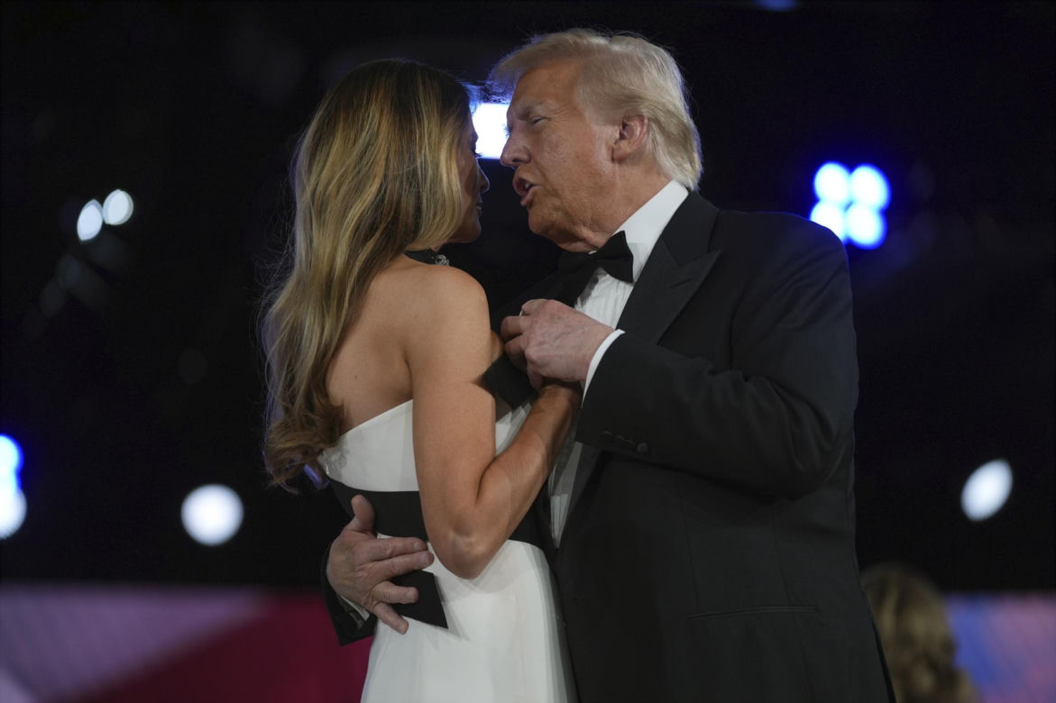 Pierwszy taniec pierwszej pary! Tak Donald Trump i Melania świętowali zaprzysiężenie