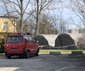 Kalisz w obliczu koronawirusa: opustoszałe sklepy, kolejki przed bankami, mieszkańcy zdystansowani