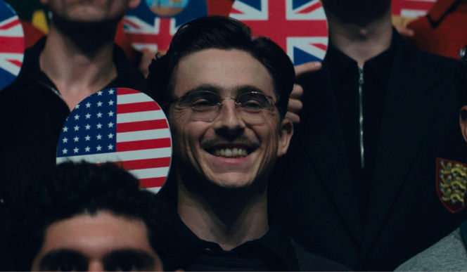 Timothée Chalamet w filmie Wielki Marty