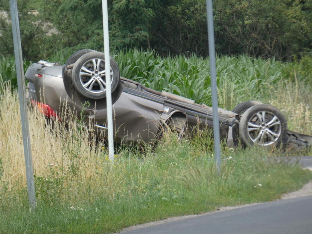 Tragedia na początku wakacji. Rozbite samochody i dachowanie. Kierowca nie miał szans