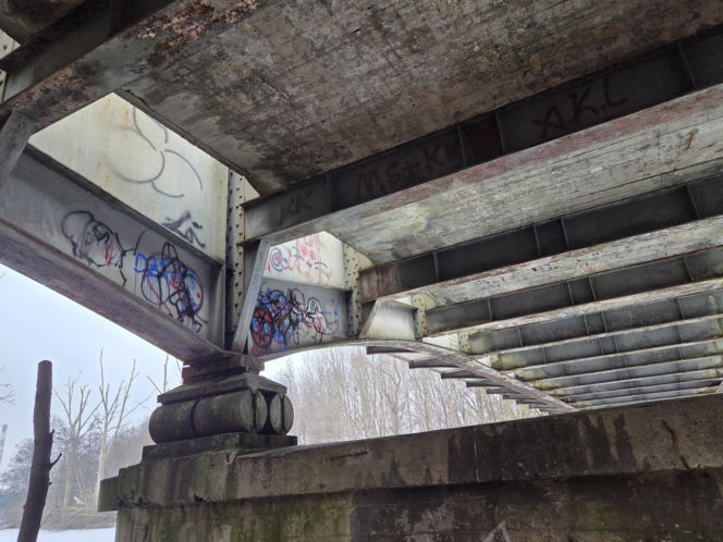 Tak teraz wygląda dawny most kolejowy na Czyżkówku. Kiedyś jeździły tędy pociągi