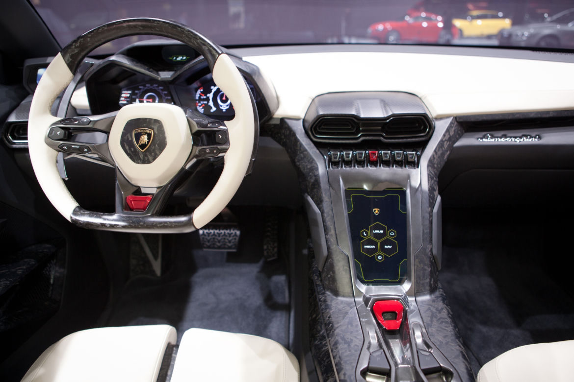 LAMBORGHINI URUS
