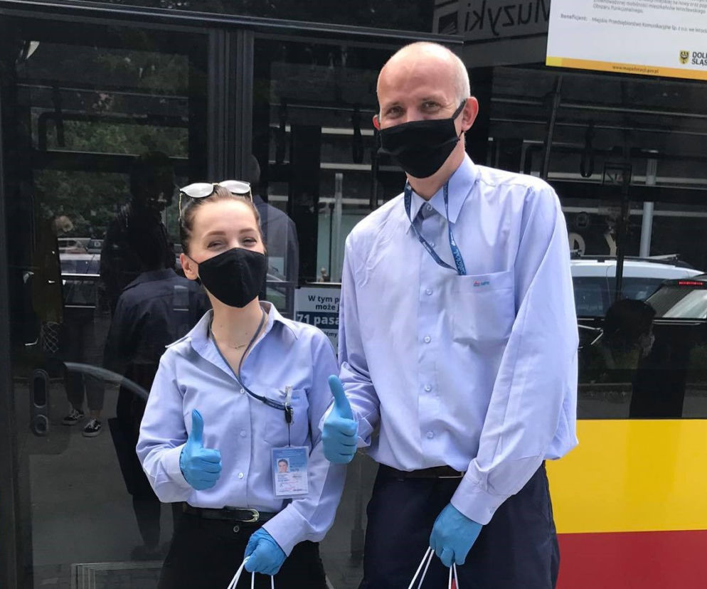 Kontrolerzy MPK Wrocław rozdadzą pasażerom ponad dwa tysiące maseczek