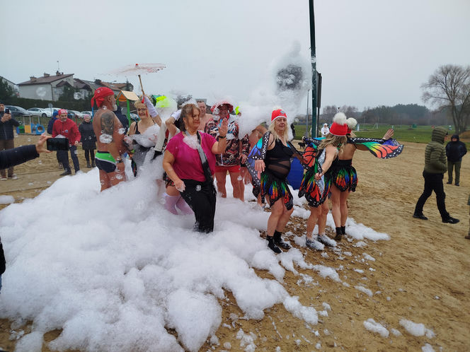 Mazowieckie Morsy otworzyły sezon morsowania 2025/2026 nad zalewem w Siedlcach