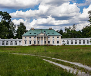 To miasto w województwie łódzkim ma jeden z najpiękniejszych rynków. Zachwyca też zabytkowym ratuszem