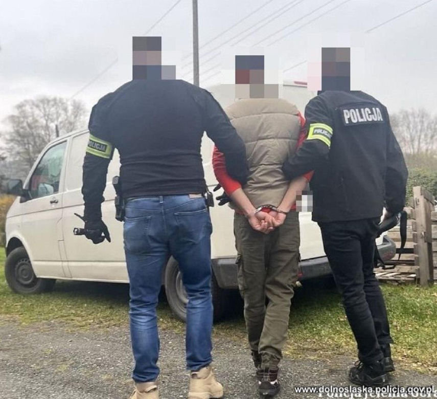 Próbował wciągnąć nastolatkę do busa! Wcześniej proponował podwózkę