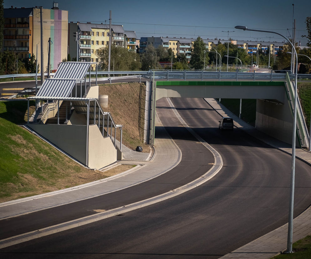 Ul. Klepacka. Tunel już otwarty, ale prace nadal trwają