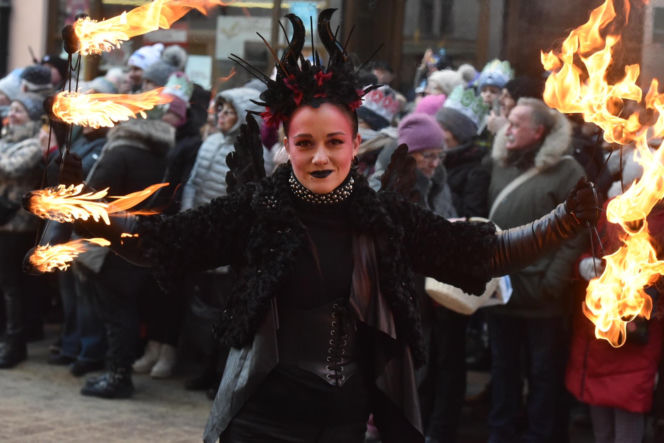 Orszak Trzech Króli 2026 w Toruniu. Zdjęcia z samego serca starówki