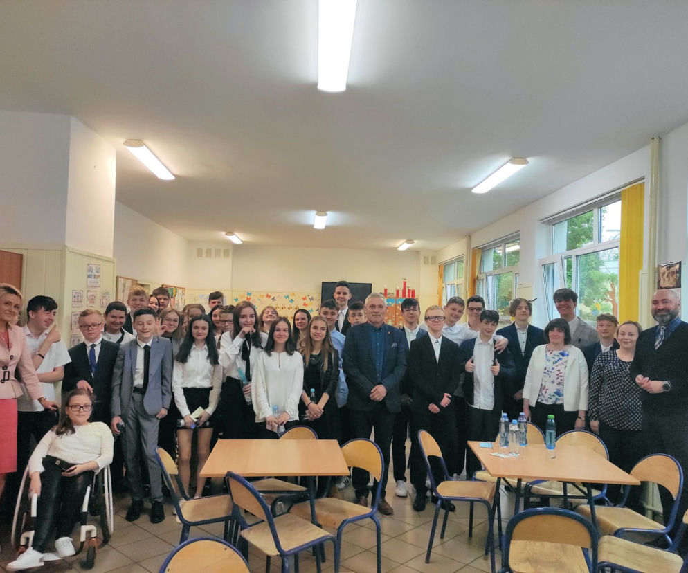 Trwa maj z egzaminami. Maturzyści zaczęli, ósmoklasiści kończą 