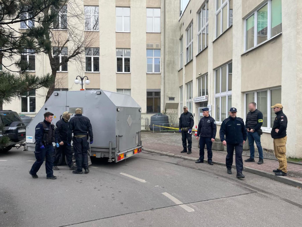 Kraków. Interwencja kontrterrorystów w AGH. Znaleźli słoiki z wybuchową substancją