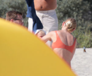 Kasia Tusk w bikini na plaży z rodziną