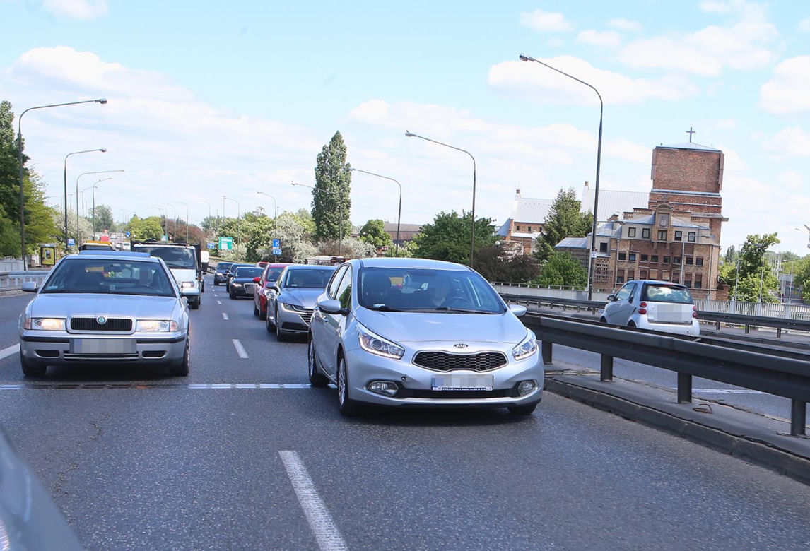 Przez fatalny stan wiaduktów, kierowcy muszą zwolnić do 40 km/h