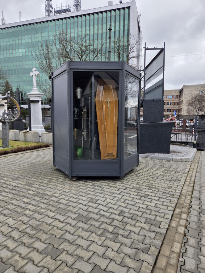 "Trumnomat" podbija Internet