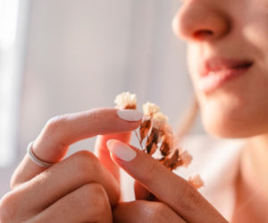 Manicure Colud dancer. Wiodący kolor 2026 roku doskonale sprawdza się na paznokciach! 