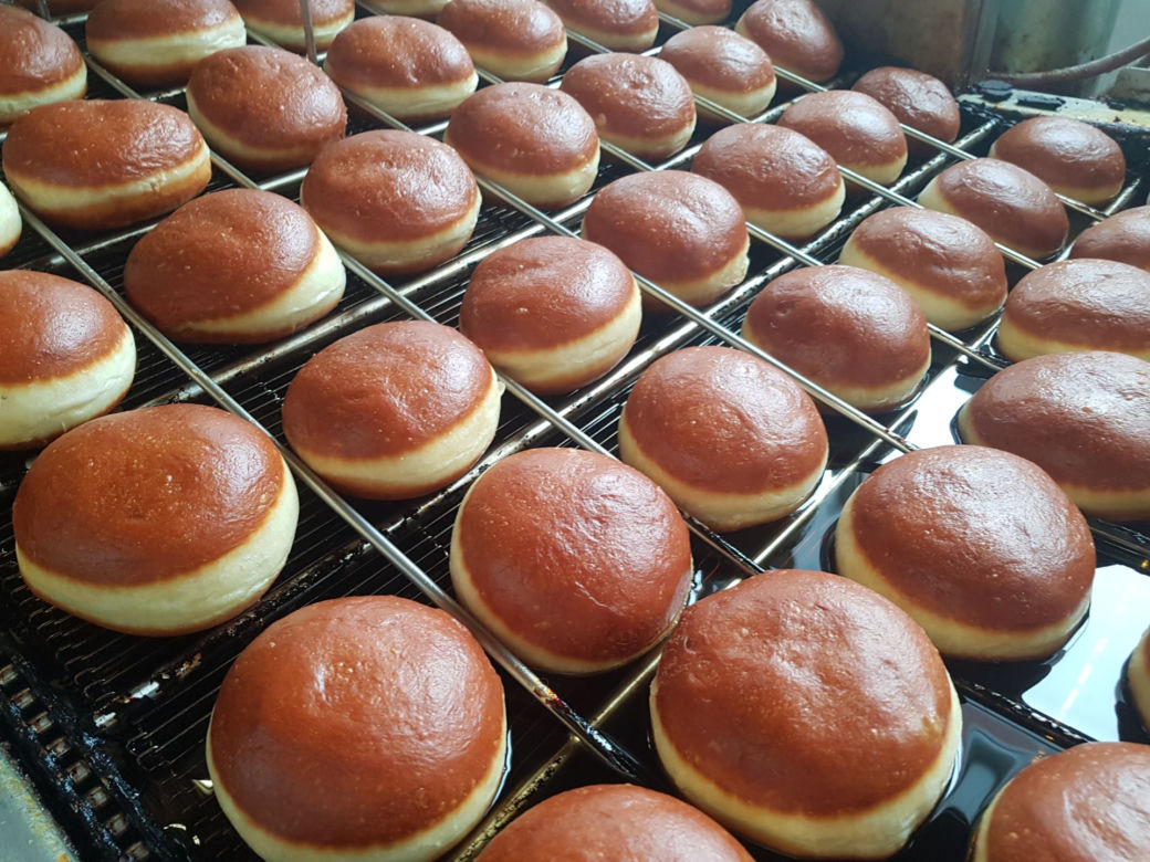 Tłusty czwartek w Olsztynie – Jak powstają pyszne pączki?