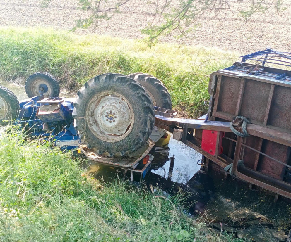  Śmiertelny wypadek traktorzysty w Piaseczni. Wjechał do kanału odwadniającego