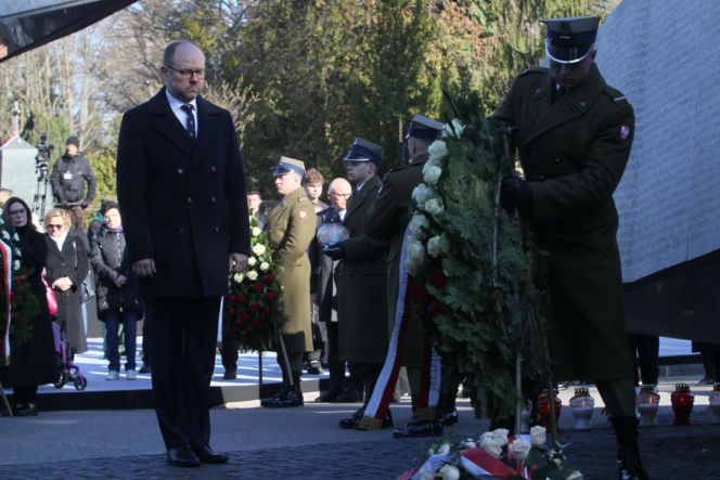 Obchody 16. rocznicy katastrofy smoleńskiej. Powązki