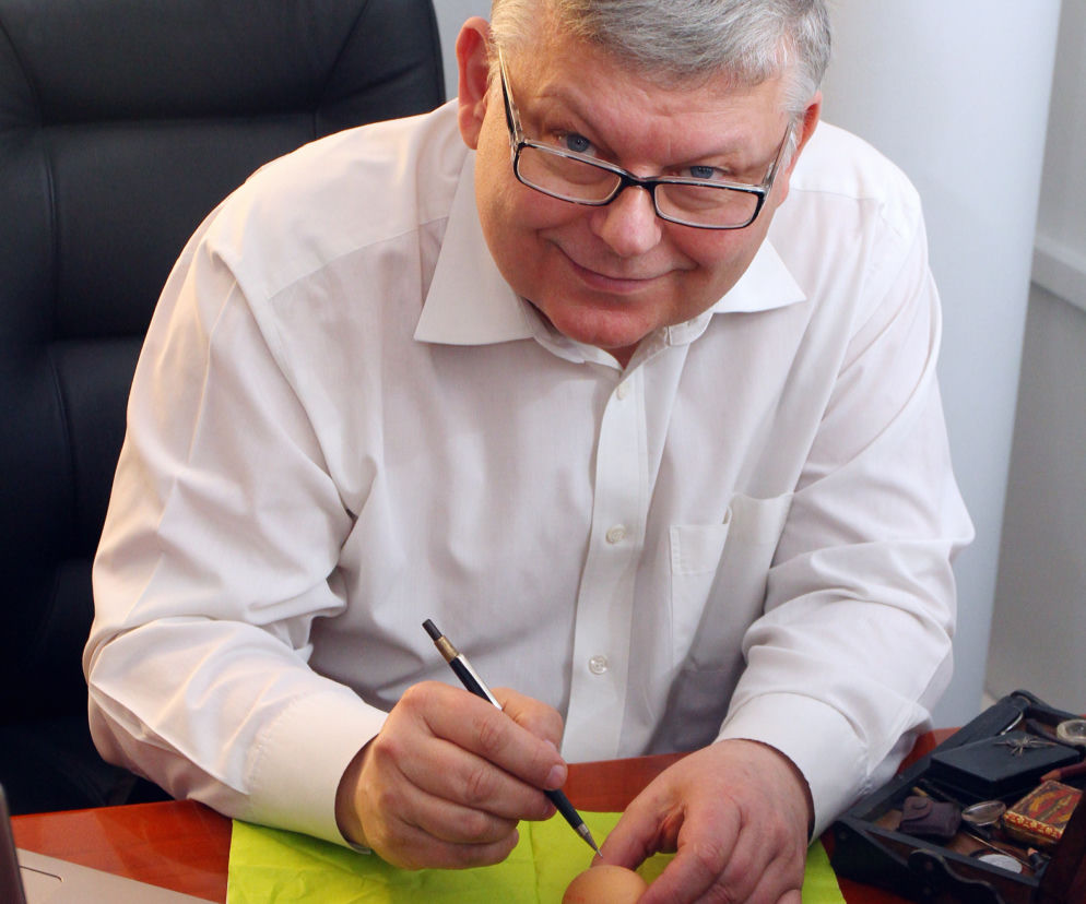 Poseł Suski POMALOWAŁ pisanki dla Super Expressu!
