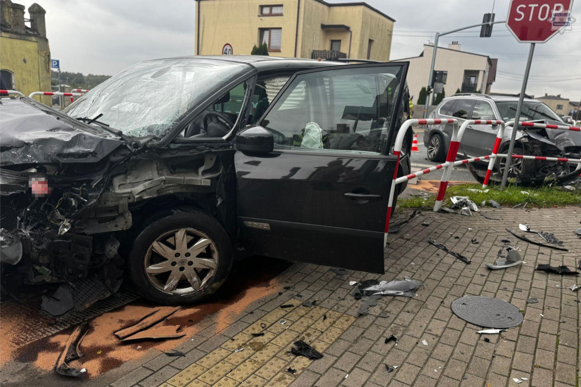 Groźny wypadek pod lotniskiem w Pyrzowicach. Kierowca BMW wymusił pierwszeństwo. Cztery kobiety w szpitalu