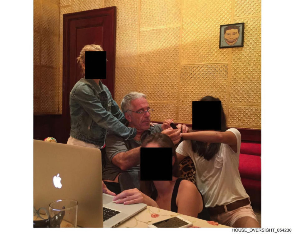 Opublikowano kolejną partię zdjęć z "akt Epsteina" wśród nich Bill Clinton i Michael Jackson