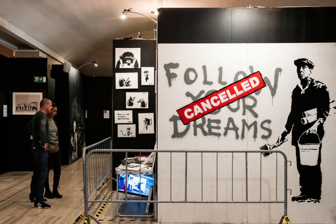 Banksy w Warszawie. Gdzie i kiedy będzie można obejrzeć prace najbardziej tajemniczego artysty? 