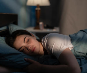 Budzisz się między 2 a 4 w nocy? Ten przedział godzin nie jest przypadkowy
