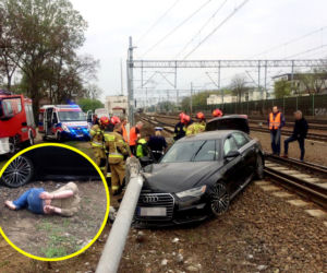 Czarna limuzyna rozbita na torach. Z tyłu kompletnie pijany mężczyzna