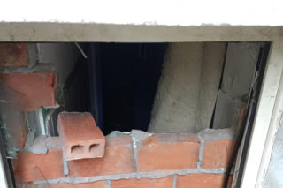 Wybili dziurę w warszawskim zabytku. Chcieli dostać się za potrzebą