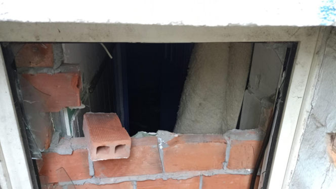 Wybili dziurę w warszawskim zabytku. Niepoważne tłumaczenia: Za potrzebą