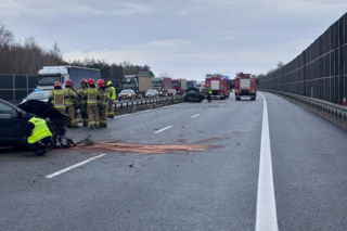 Wypadek na A4 w stronę Tarnowa. Lądował LPR, ogromne korki
