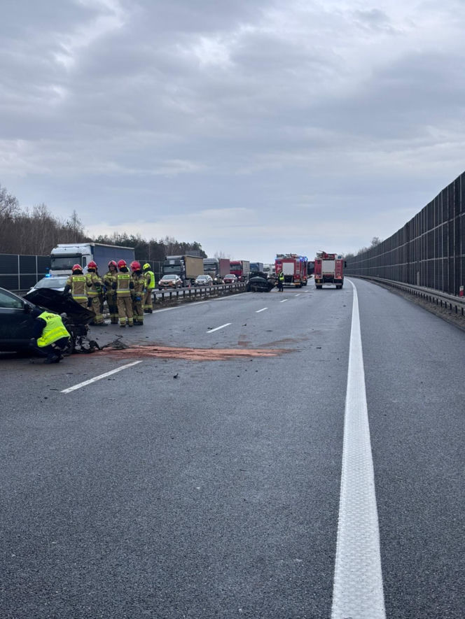 Wypadek na A4 w stronę Tarnowa. Lądował LPR, ogromne korki