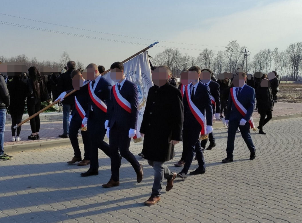 Tłumy na pogrzebie trójki zamordowanych chłopców i morze łez na wspólnym grobie