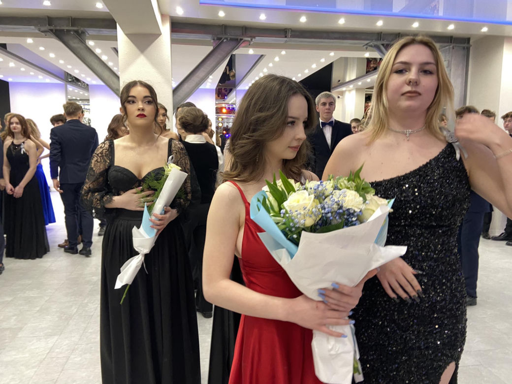 Bal studniówkowy 2024 II Liceum Ogólnokształcącego w Starachowicach