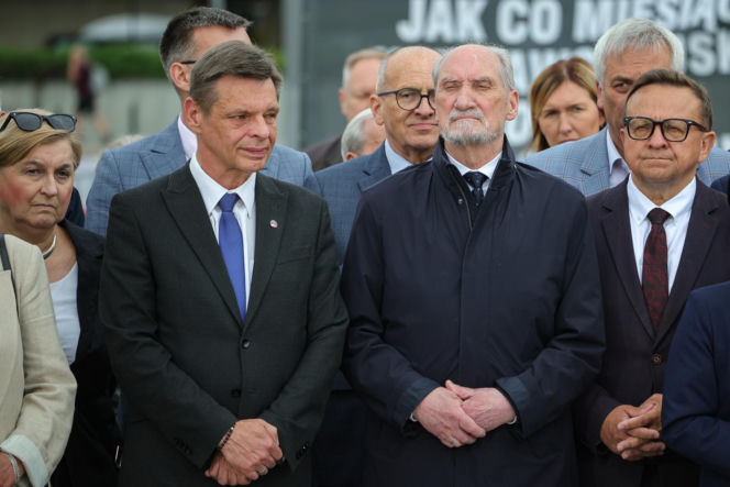 Obchody miesięcznicy smoleńskiej w Warszawie