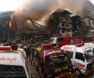 Pakistan/ Co najmniej 11 ofiar śmiertelnych pożaru w centrum handlowym w Karaczi